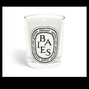 🕯 NWT Brand new diptyque scented candle in berries 🕯